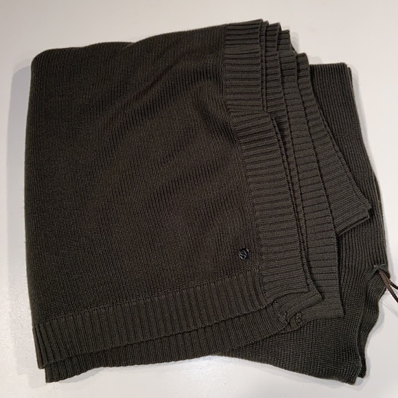 Lululemon Wool Be Cozy Poncho Dark Olive - Picture 4 of 5